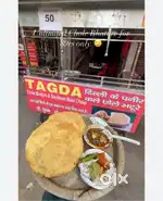 छोले भटूरे के ठेले पर काम करने वाला लड़का चाहिए।