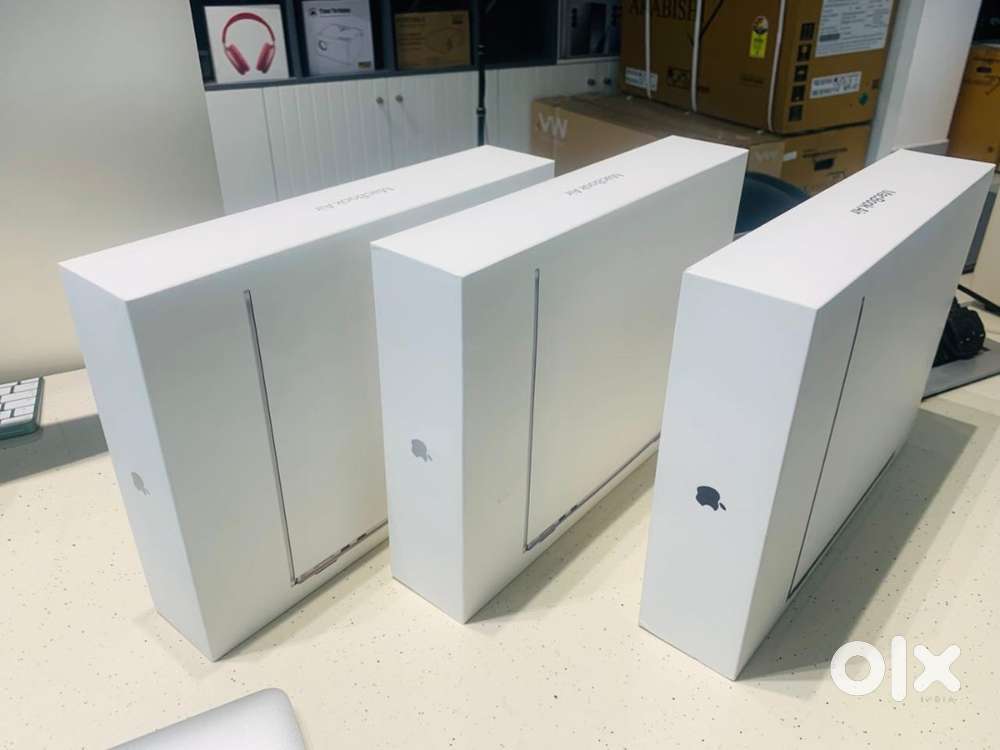 MacBook Air M4 (13-inch) & (15-inch) 16GB/256GB PRICE - 84,500/-