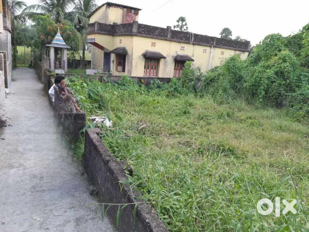 In a Hindu educated society, 1.8km from kolaghat rly station & NH