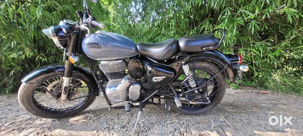 Royal Enfield classic.350c.akdom brand new condition.Urgent manye prlm