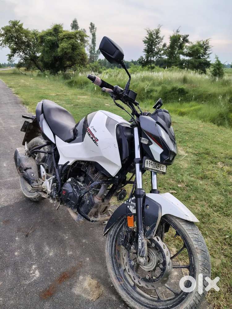 White And Black Hero Xtreme 160