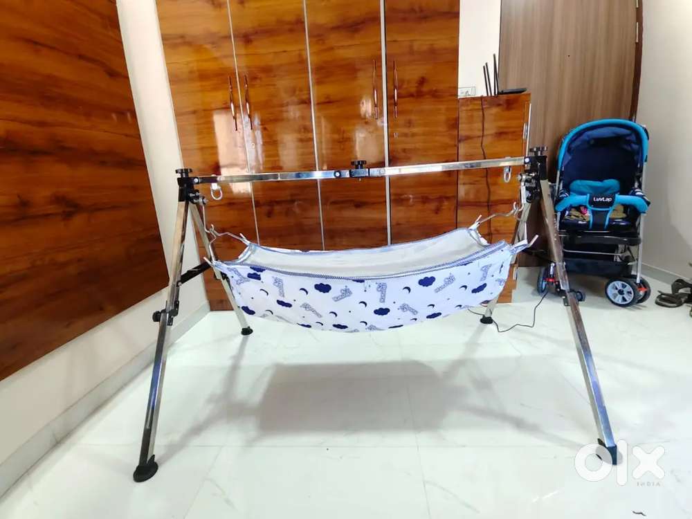 MamaLaps Automatic Baby Cradle