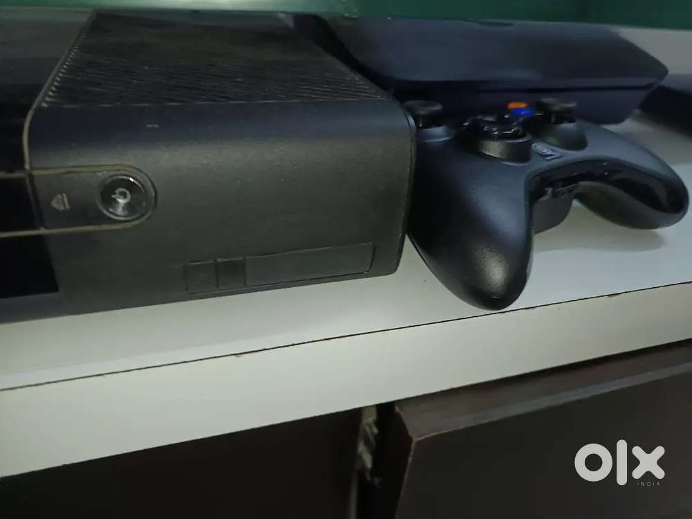Xbox 360, rarely used, in mint condition