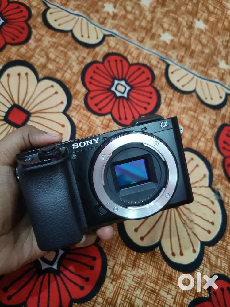 Sony Alpha 6100 mirrorless Camera With kit lence