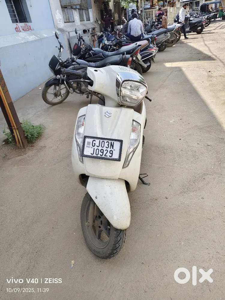 Suzuki access Top Model white 1-1-2024  Full vimo nd 929 Number 29 km