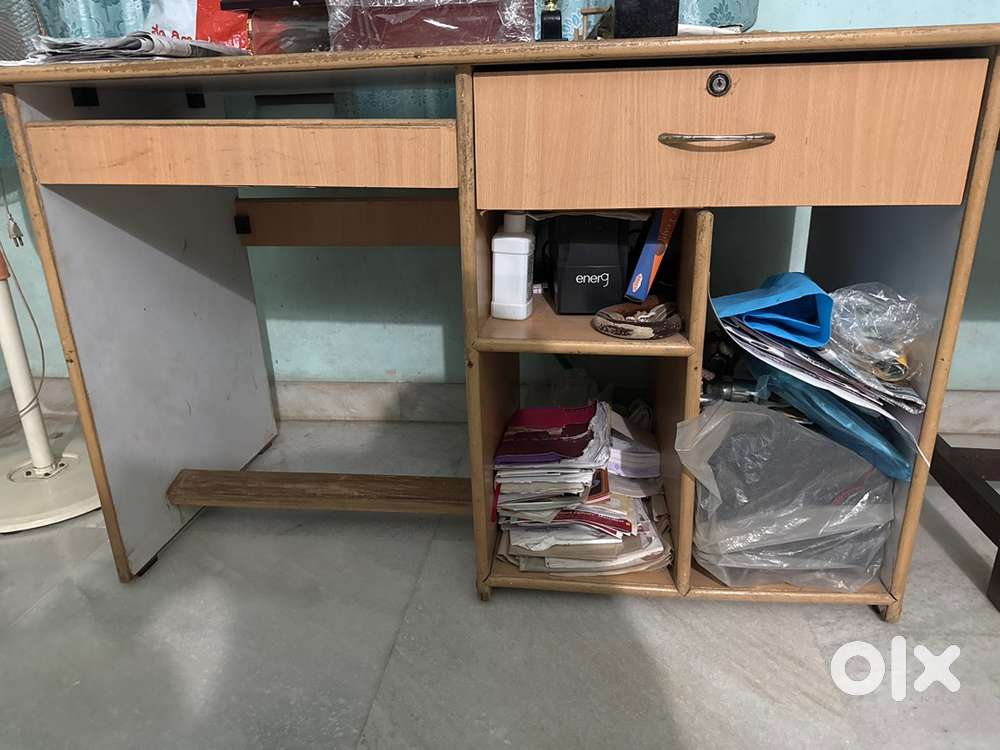 Computer table