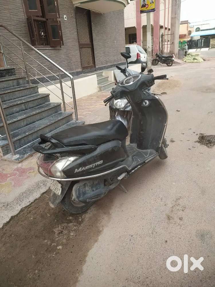 Hero maestro scooter