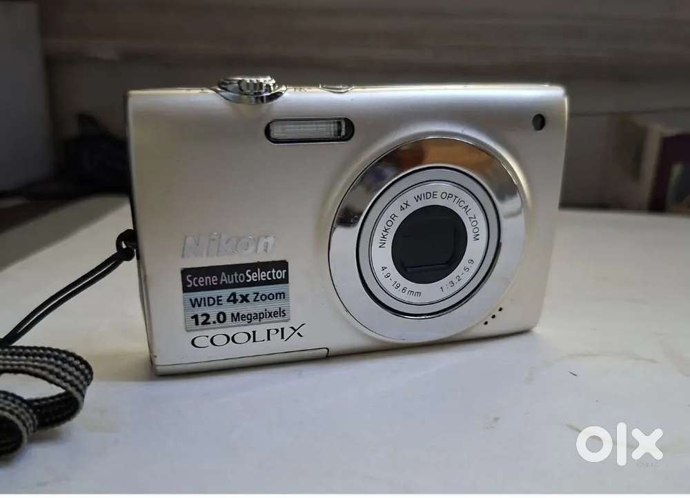 Digital camera Nikon Cool Pix 2500 hitech  unused new battery charger