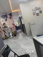 Saloon female manager