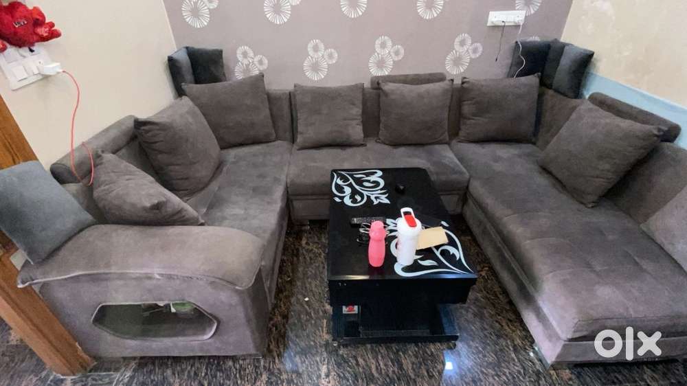 Sofa set with table