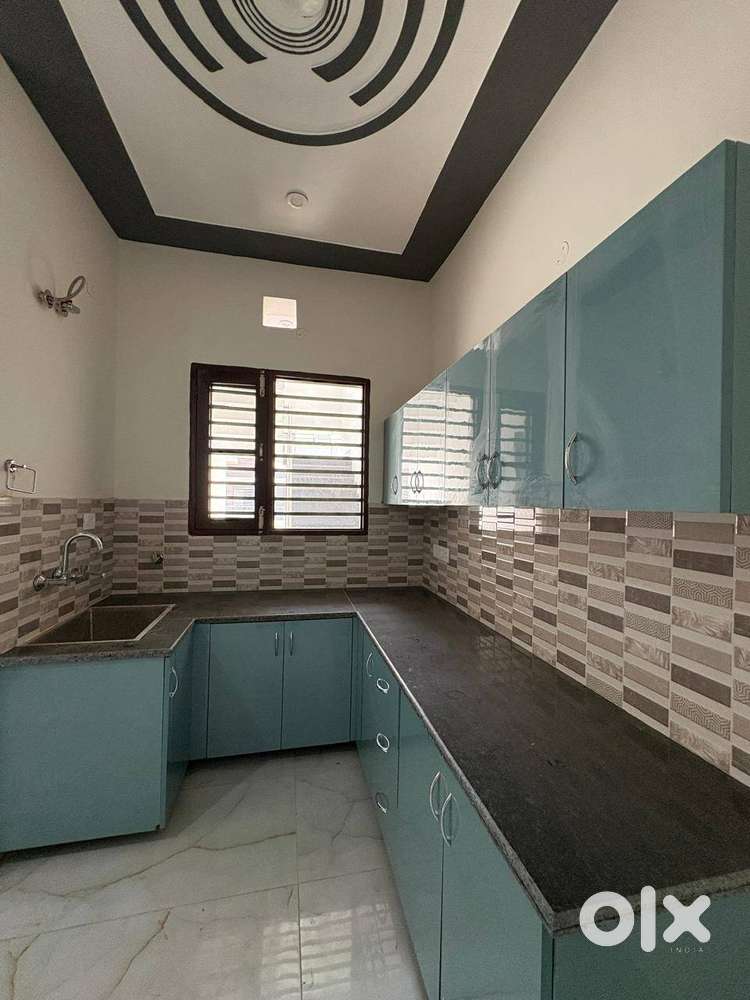 2 BHK FLOOR FOR FAMILY / WORKING BACHELORS