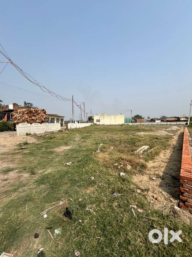 Corner plot for sale on highway (930 gaz)