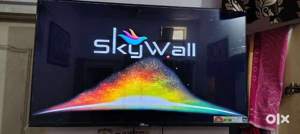 43 inch ki Lcd hai.  Sky well brend 21 month old hai