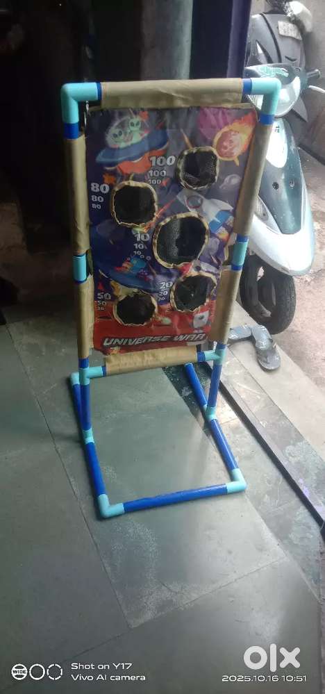 Ball થી રમવા નું વેચવા નું સે. ફોટો જોય લો.