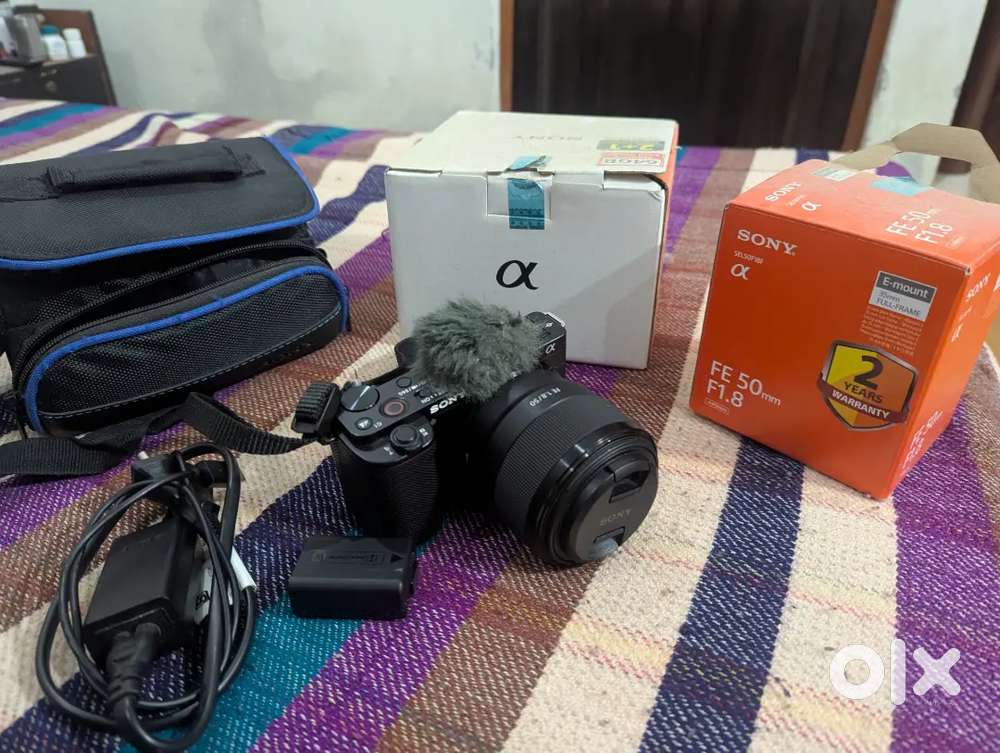 Sony zv e10 and 50mm / f 1.3 lens with all accessories