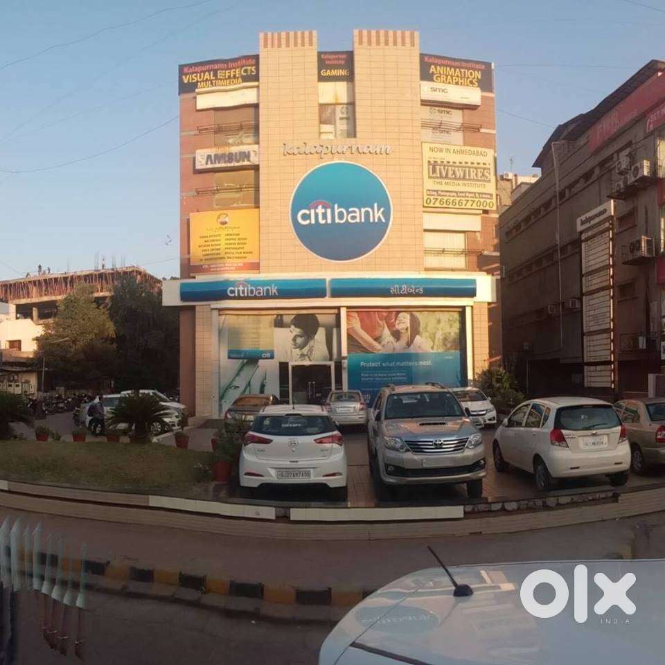 WITHOUT  BROKERAGE OFFICE ON RENT