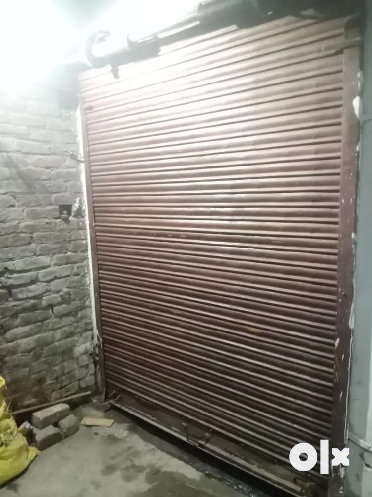 Shop with roof for sale in sarian mohalla, pathankot