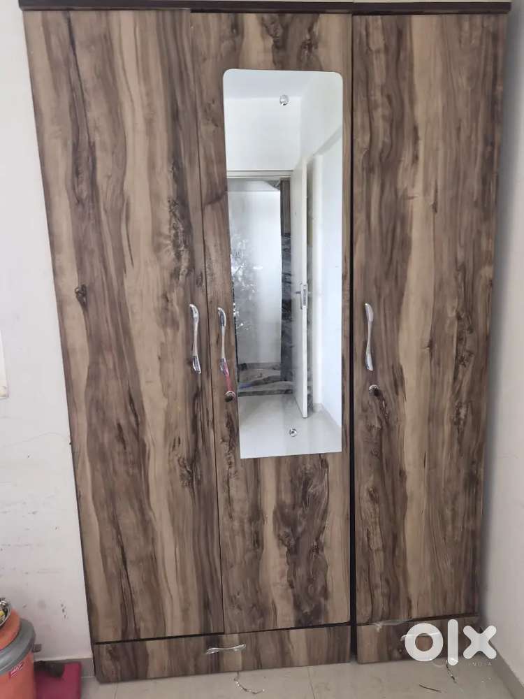 Wooden worderobe 4.5 ×6 ft