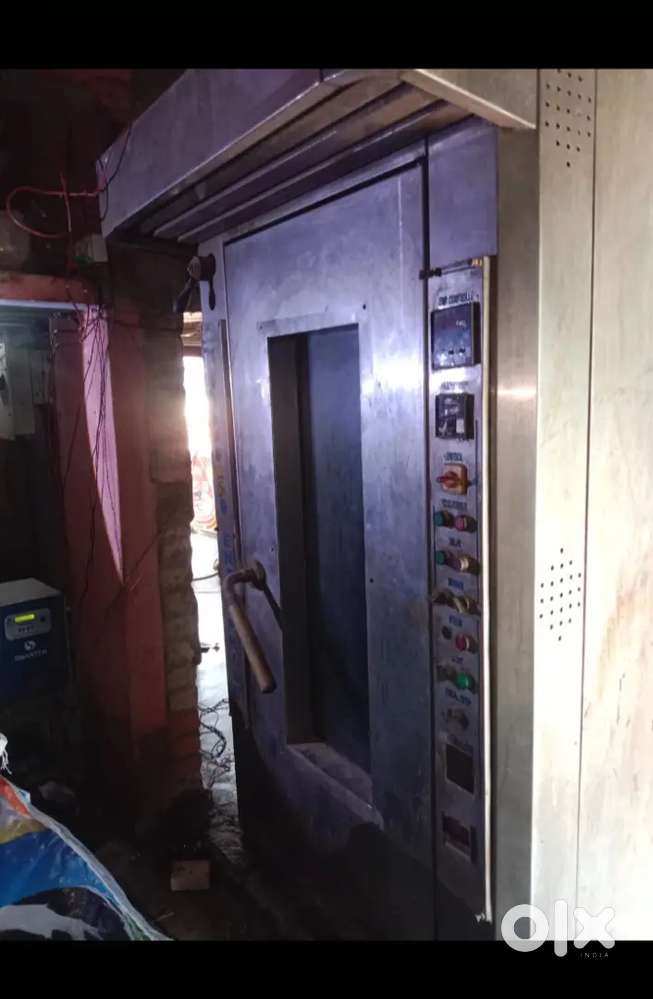 BRAND NEW OVEN  42 tray