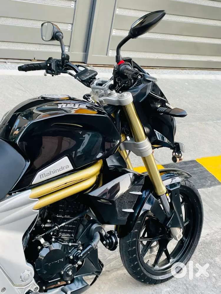 Mahendra maujob three 300Cc BLACK COLOUR