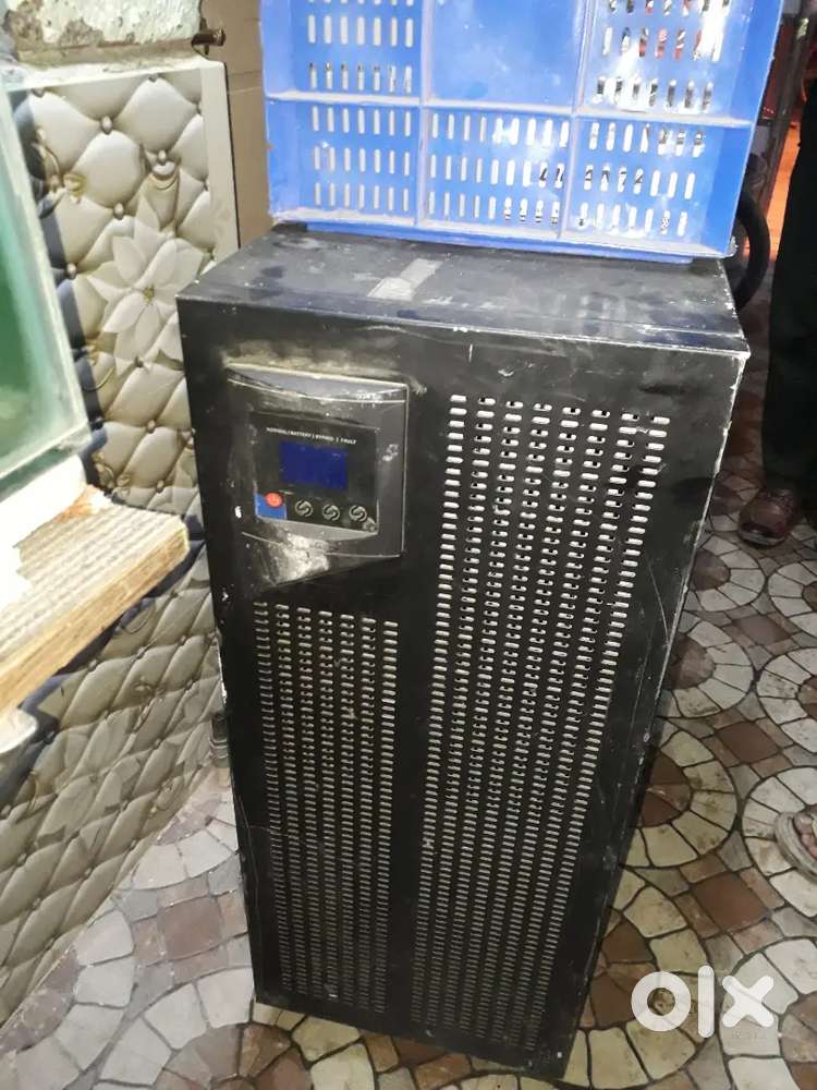 Hi I want to sell this ups with small 15 battery