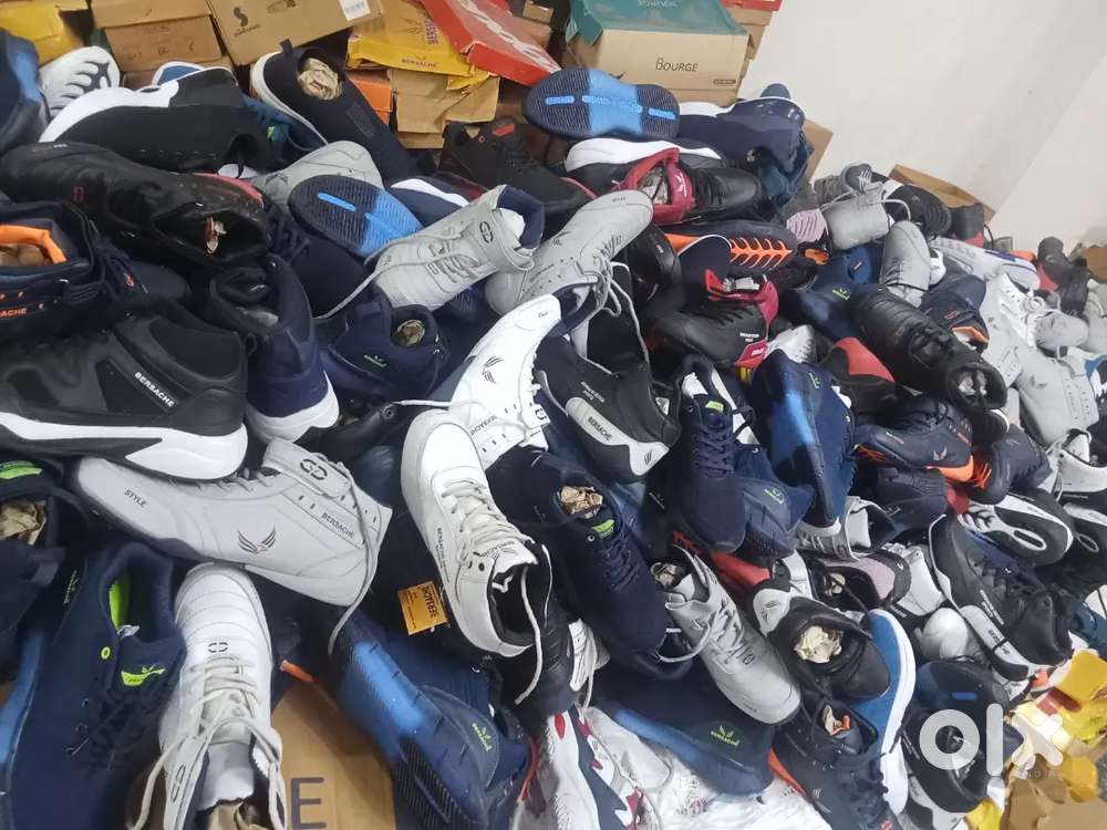 Sports shoes, sneakers,boots.. Total quantity 1500 piece.