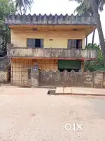I am selling 3900 sq feet plot cum old duplex house