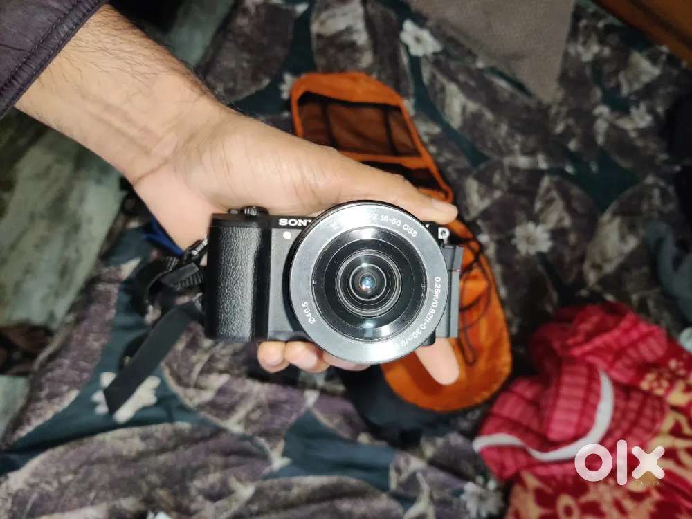 Sony A5100 Mirrorless Camera + 16-50mm Lens – Excellent Condition