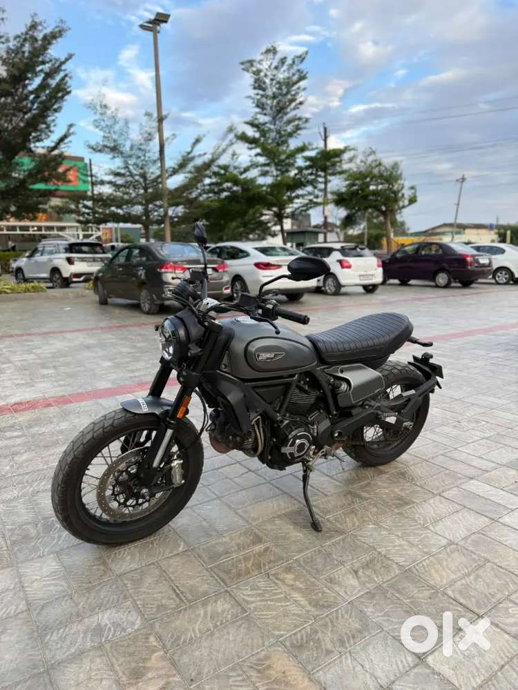 Ducati scrambler nightshift