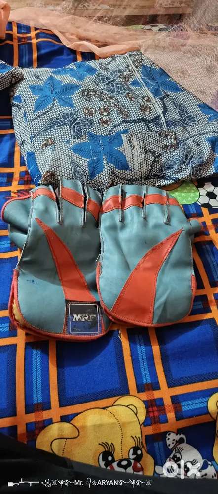 KEEPER GLOVES