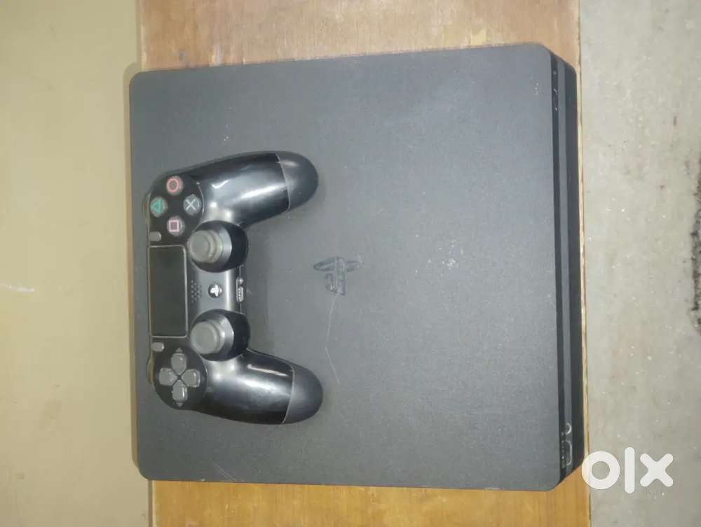 Ps 4 good condition with Samsung blue ray &  Sony DVD players for sale
