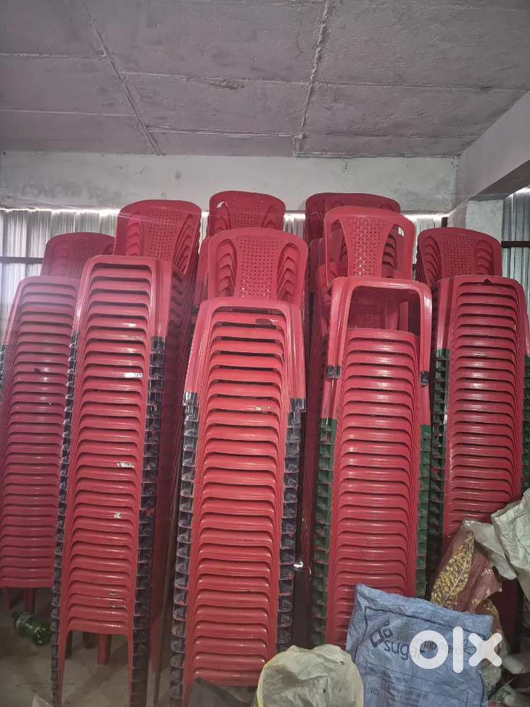 Kursi laal rang ki chair