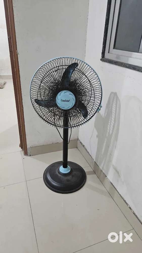 A stand fan