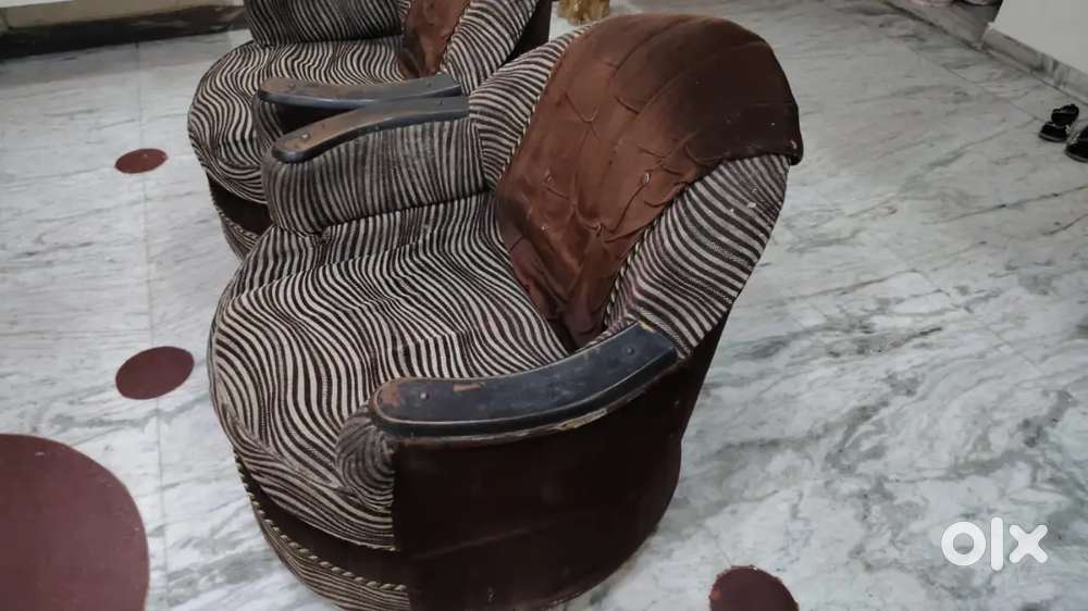 5 seater sofa with table