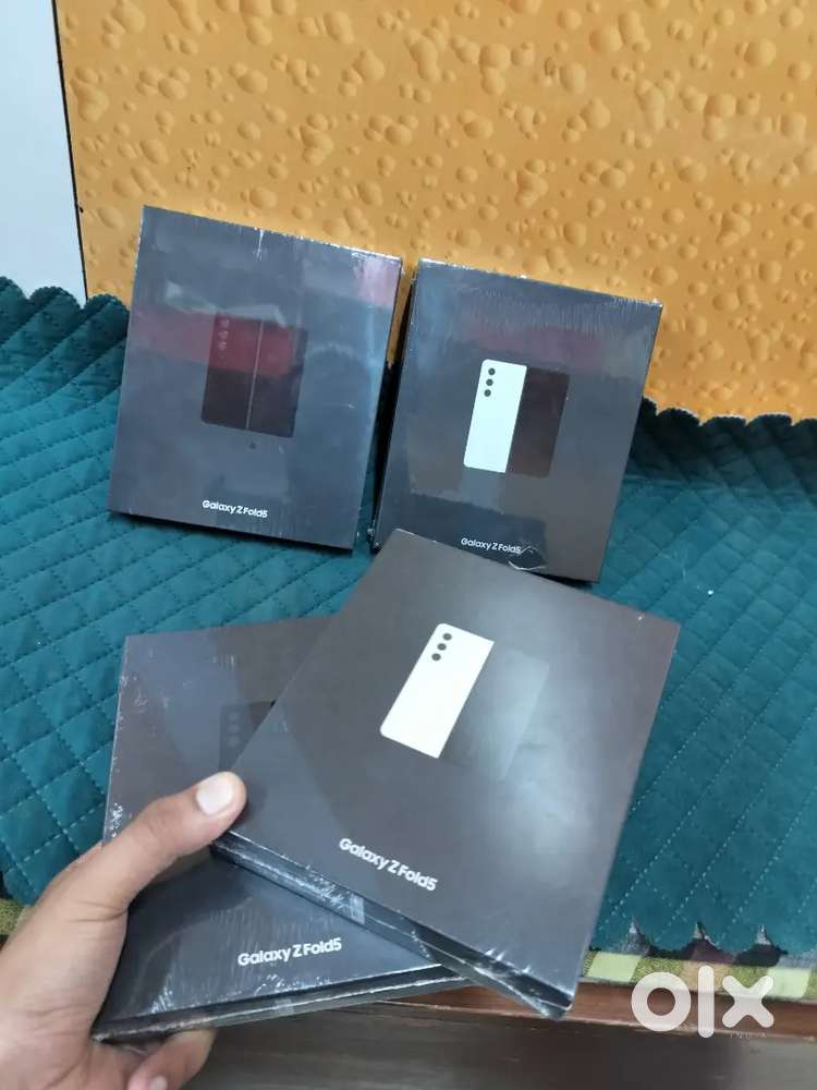 Samsung fold5 5g 256gb box packed with bill and seller warranty