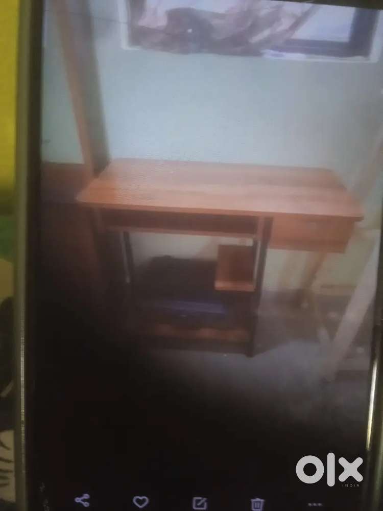 Computer Table Very Good
