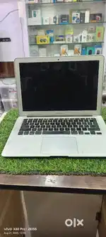*Apple MacBook Pro*
 2019 16-inch (Model A1466)
 •  Condition: display