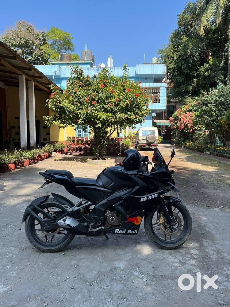 Bajaj Pulsar RS 200 (2016) - Well maintained, excellent condition.