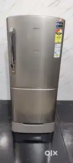 Samsung 3 Star 190 litres  Single Door Fridge, with inbuilt stand.