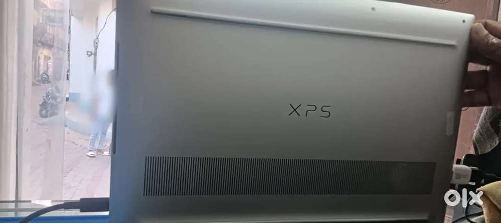 DELL   XPS15.   2TB SSD 32GB RAM AMOLED