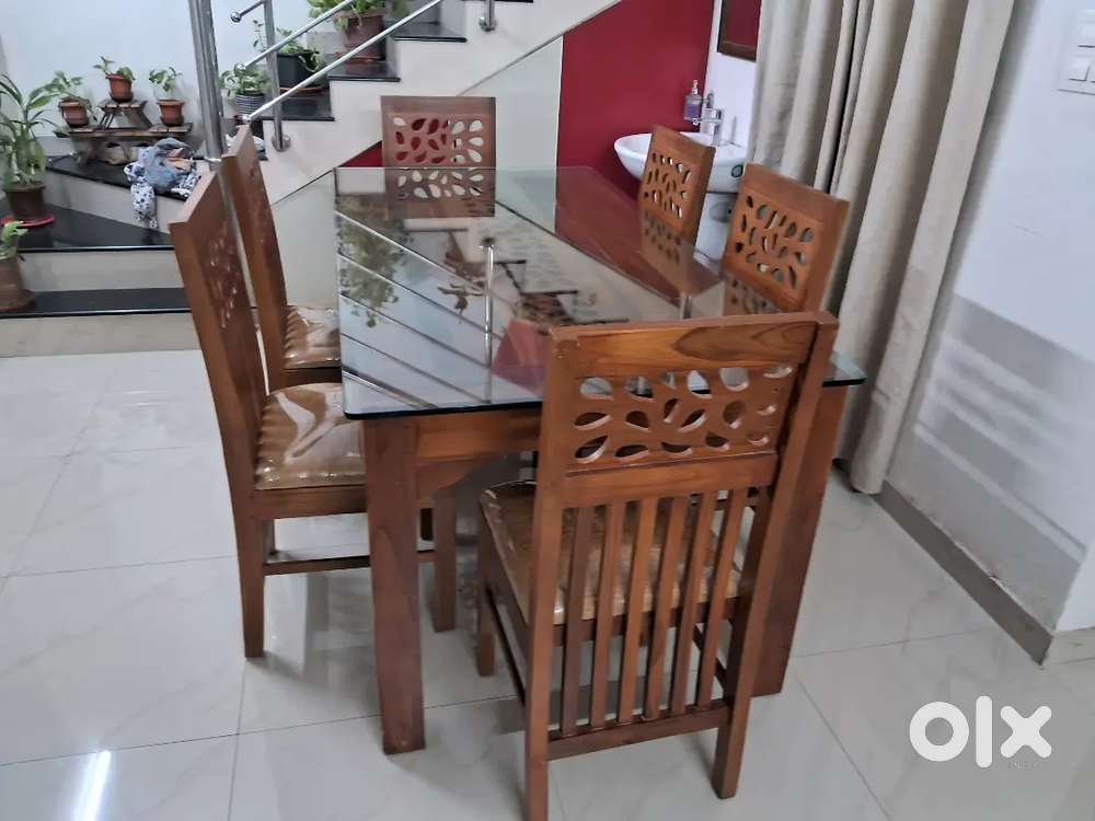 Dinning Table With Wooden Chairs