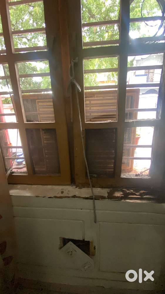 One tone split ac and 2 tone window ac