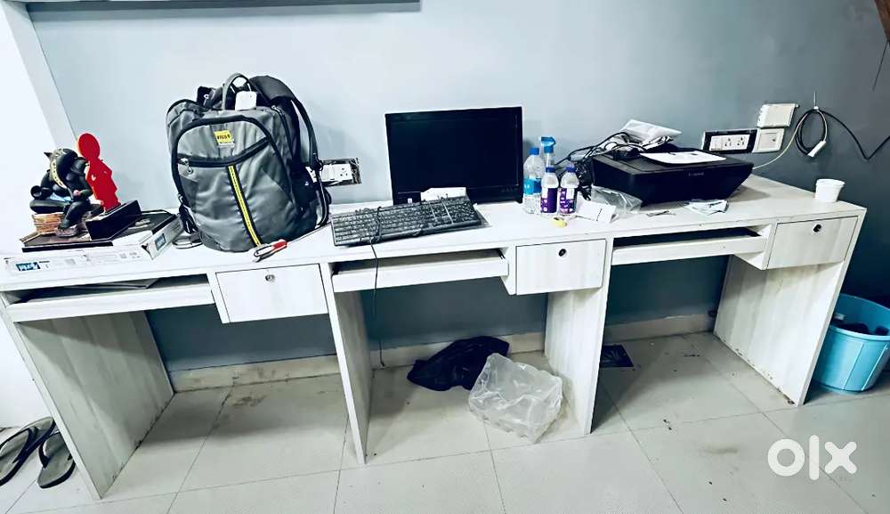 3 seater Laptop Computer Moulder Table