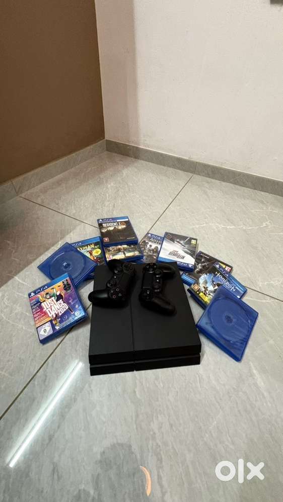 PS4 AT GOOD CONDITION