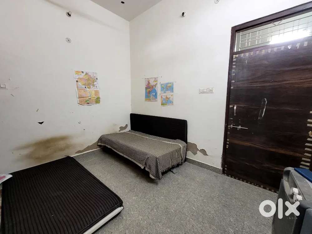 मुझे एक रूममेट की जरूरत है जो कि सेंसरली हो