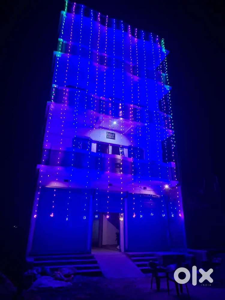 Ye makan bisunduttpur chowk ke paas h.size25'×70'4ka 1katha me ghar h