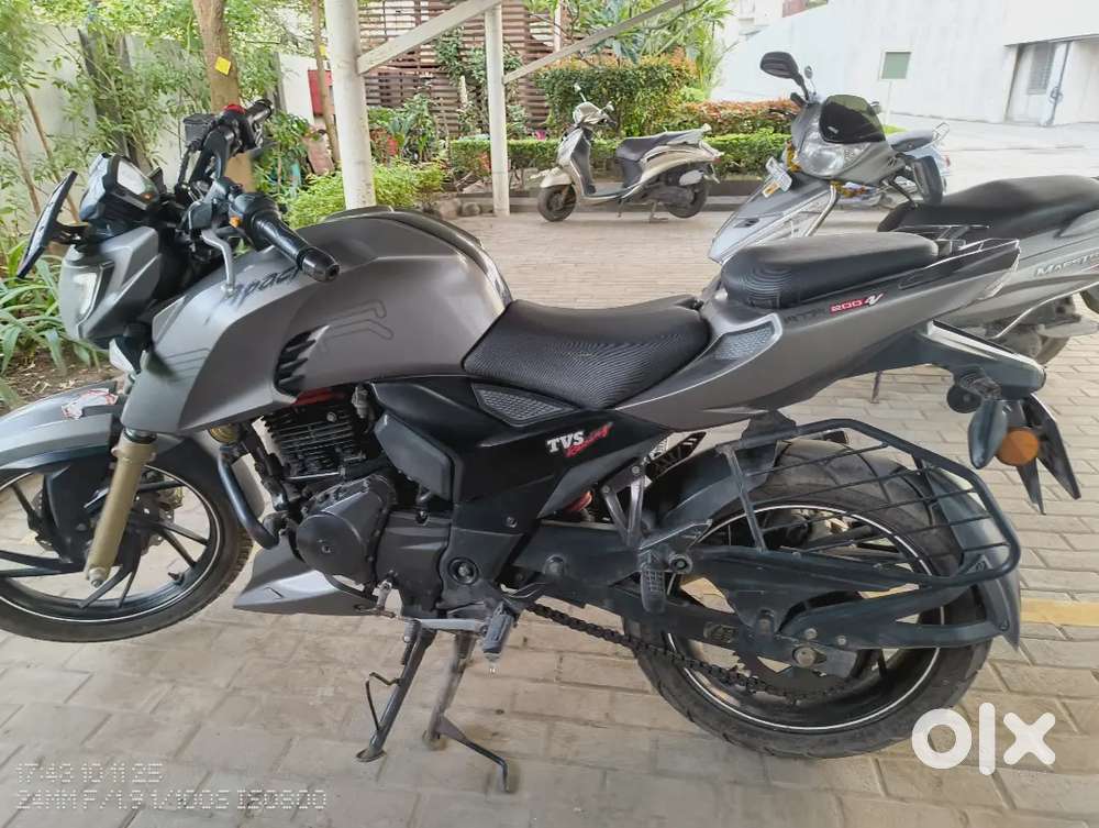 Apache RTR 200 V4