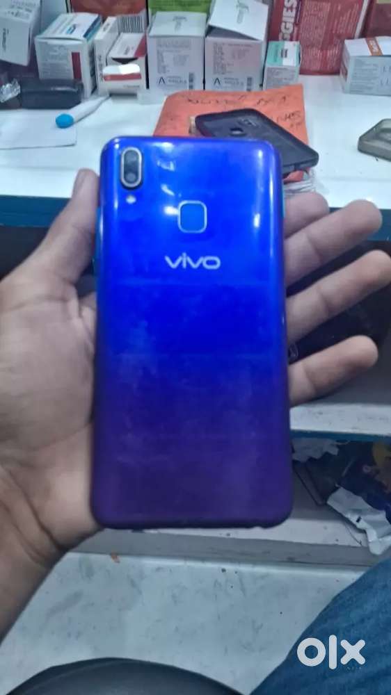 Vivo y 94 Sab kuch theek h temper bas tutta h Baki Sab theek