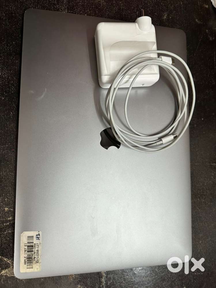 Macbook pro 2017 model 16 Ram 512 ssd