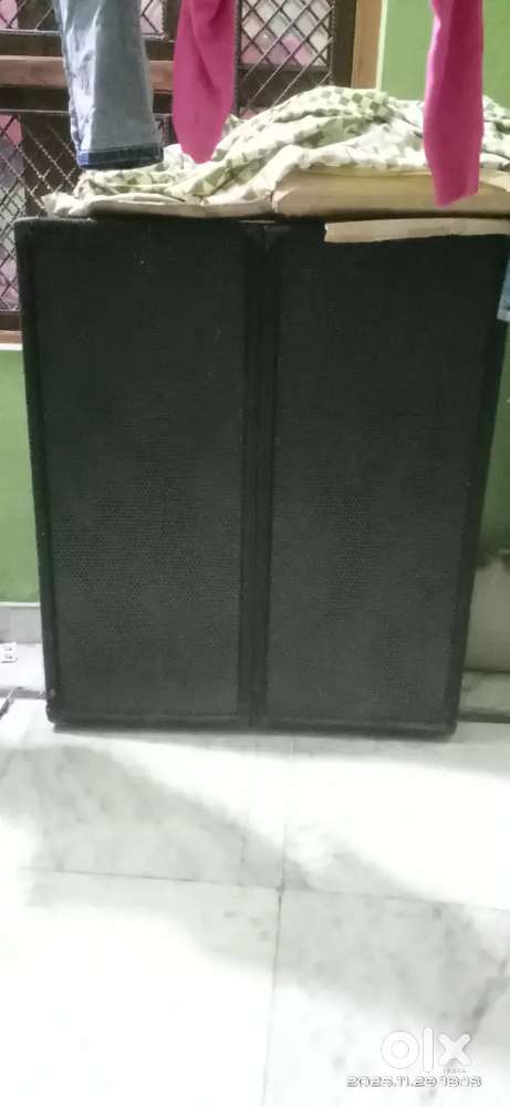 QSC ISA300TI 600W
Ye 2 amplifier hain 1 mixture hain 2 speker colam